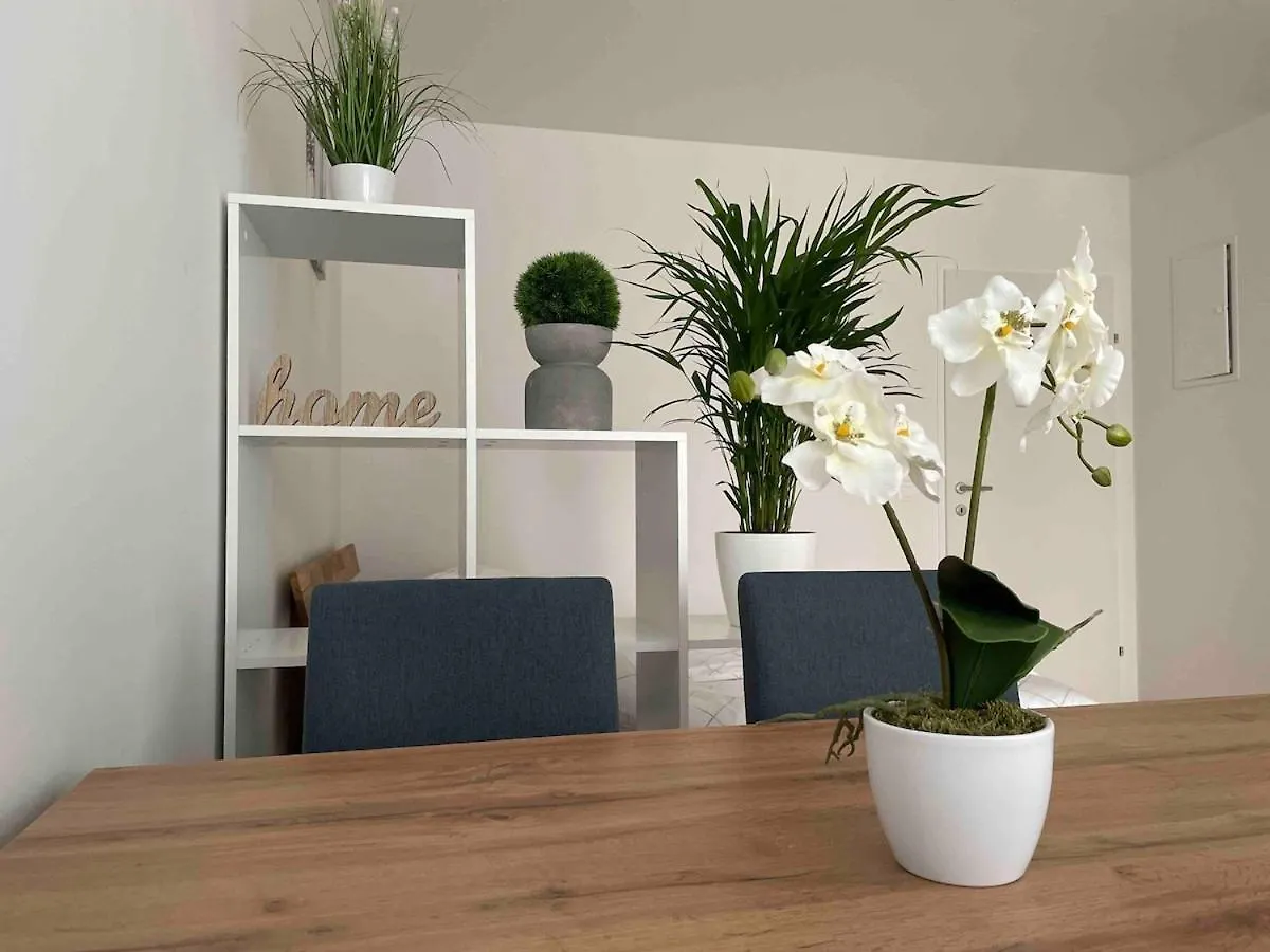 Deluxe Apartment With Balcony & Free Parking
