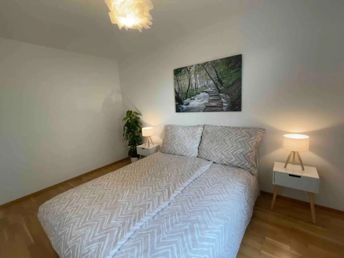 Deluxe Apartment With Balcony & Free Parking 0*, Vienna Austria