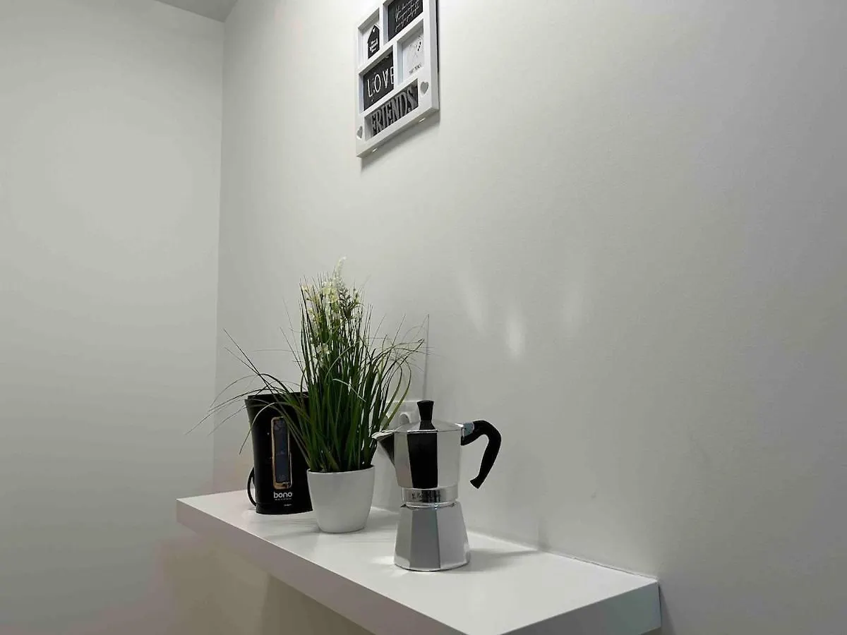 Deluxe Apartment With Balcony & Free Parking
