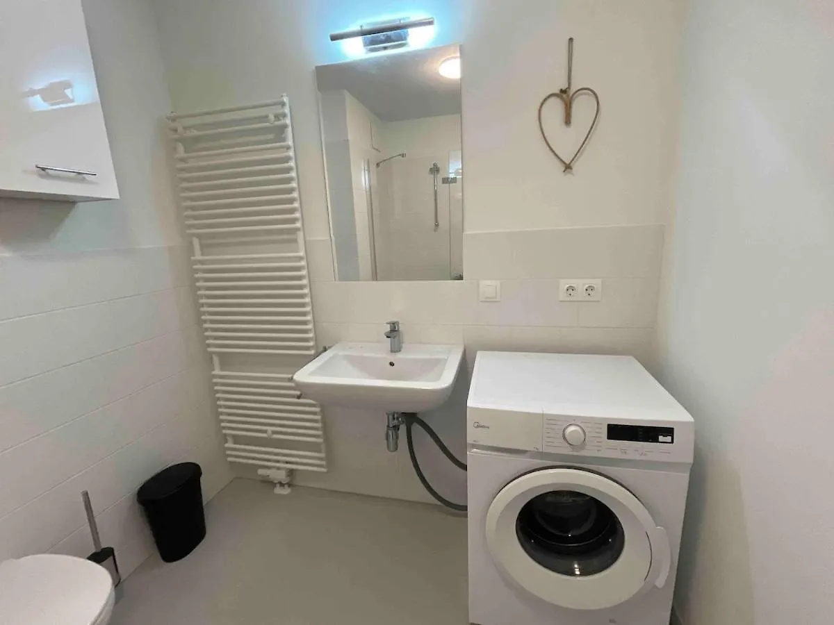 Deluxe Apartment With Balcony & Free Parking