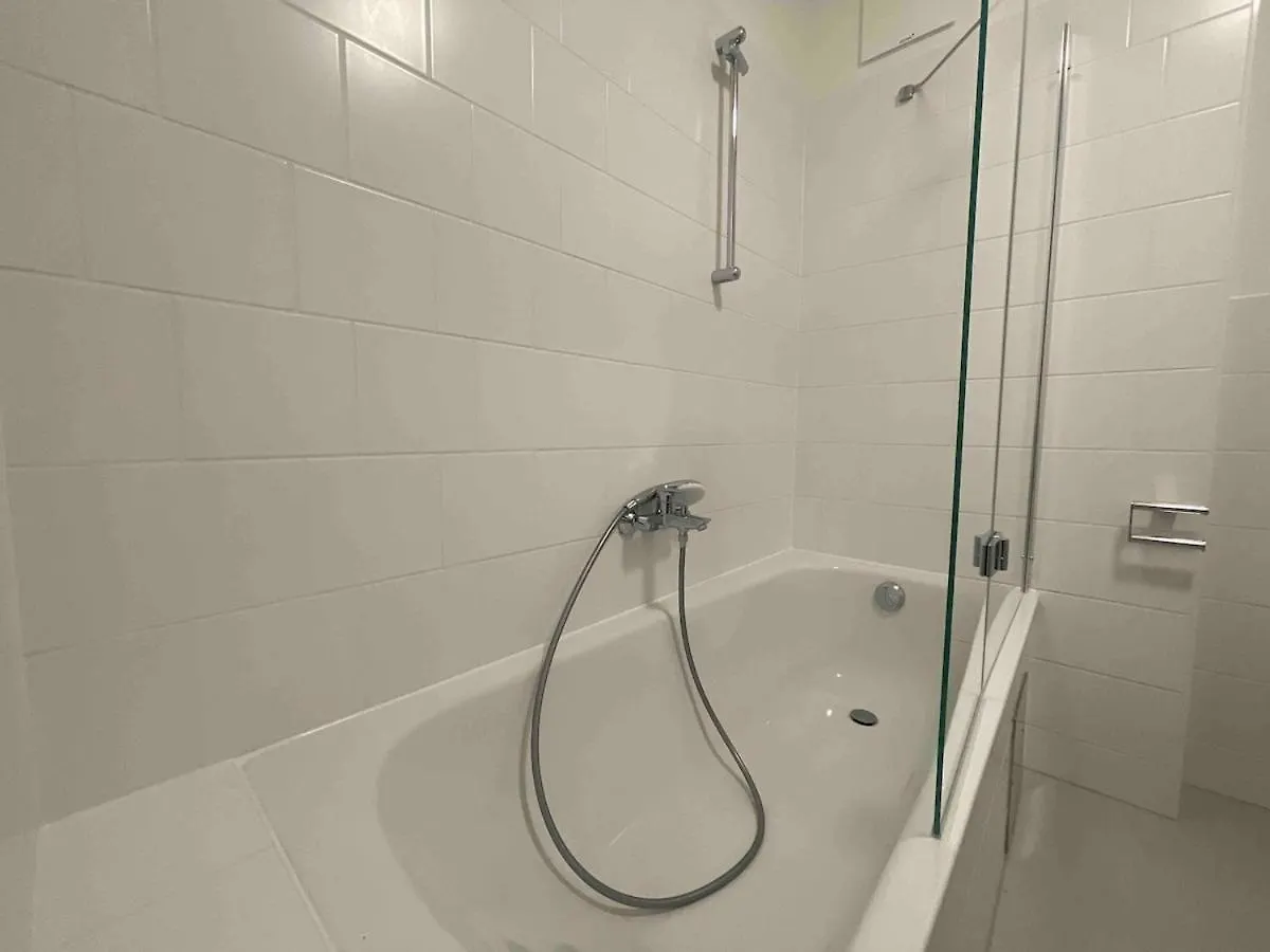 Deluxe Apartment With Balcony & Free Parking  Vienna
