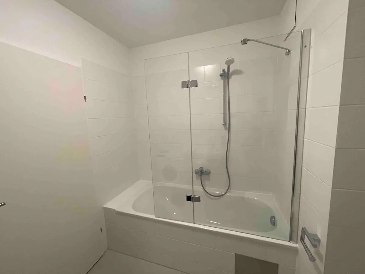 Deluxe Apartment With Balcony & Free Parking